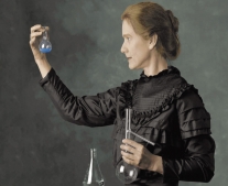 ولدت عالمة الفيزياء والكيمياء ماري كوري Marie Curie