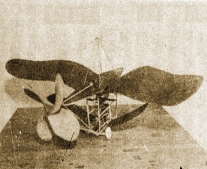 نينوميا تشوهاتشي ينجح في الطيران بنموذج طائرة بقوة قذف المطاط