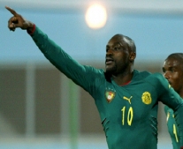 ولد لاعب كرة القدم الكاميروني باتريك مبوما Patrick M"Boma
