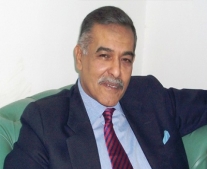وفاة المحامي والسياسي المصري طلعت السادات
