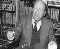 وفاة الفيزيائي الألماني ولفجانج بول Wolfgang Paul