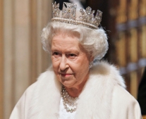 توجت إليزابيث الثانية ملكة على المملكة المتحدة