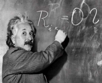 ولد العالم الفزيائي ألبرت أينشتاين Albert Einstein