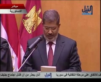 محمد مرسي يؤدي اليمين الدستورية أمام المحكمة الدستورية
