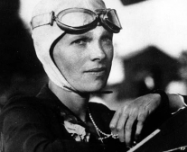 أميليا إيرهارت أول امرأة تطير منفردة عبر المحيط الأطلسي