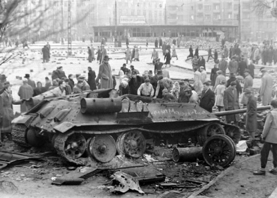 ربع مليون جندي وألف دبابة سوفييتية تجتاح المجر لسحق الثورة
