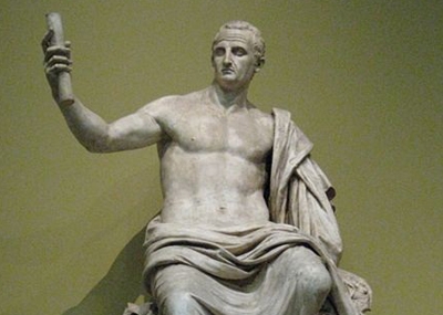 ولد الإمبراطور نيرفا أول الأباطرة الأنطونيين الرومان