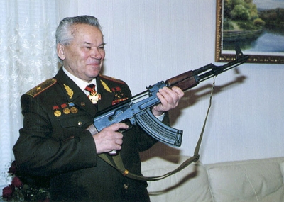 ولد المخترع الروسى ميخائيل كَلاشْنِكوف Михаи́л Тимофе́евич Кала́шников