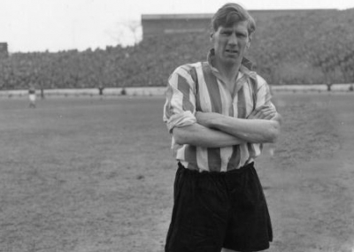وفاة لاعب كرة القدم الإنجليزي لين شاكليتون Len Shackleton
