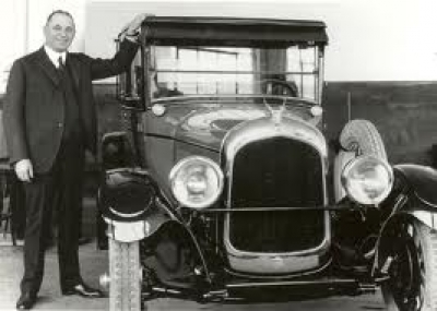 تأسيس مؤسسة كرايسلر العملاقة للسيارات