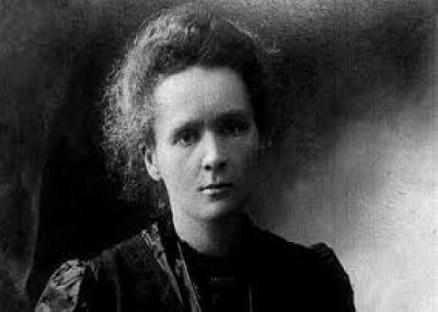 وفاه عالمة الفيزياء والكيمياء البولندية ماري كوري "Marie Curie"