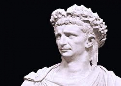 ولد الامبراطور الروماني طيبربوس كلوديوس "Tiberius Claudius"