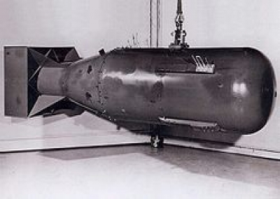 الولايات المتحدة تلقي قنبلة ذرية على مدينة هيروشيما اليابانية "الولد الصغير"